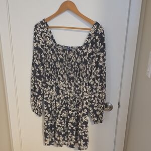 Old Navy Gray and White Floral Long Sleeve Dress
